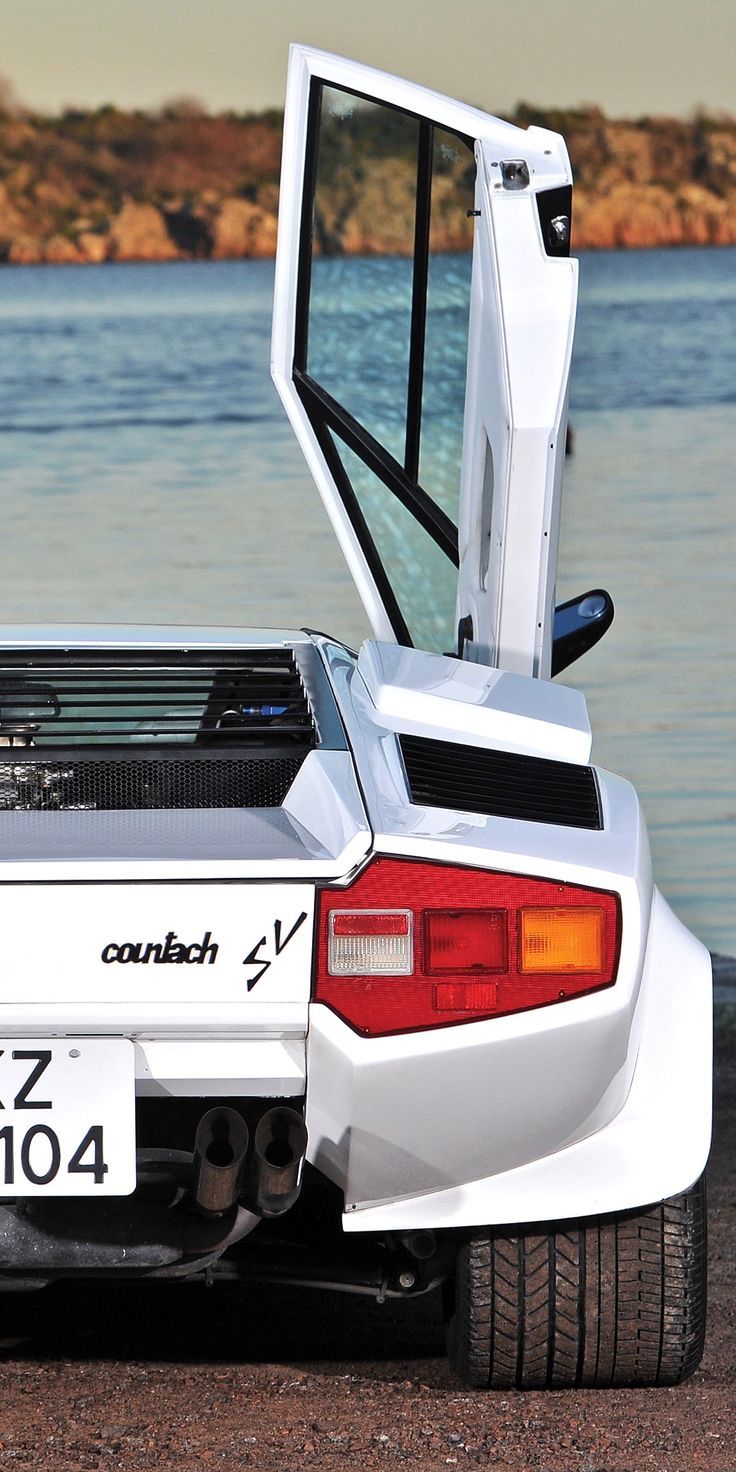 #Classic #cars #Lamborghini #Countach