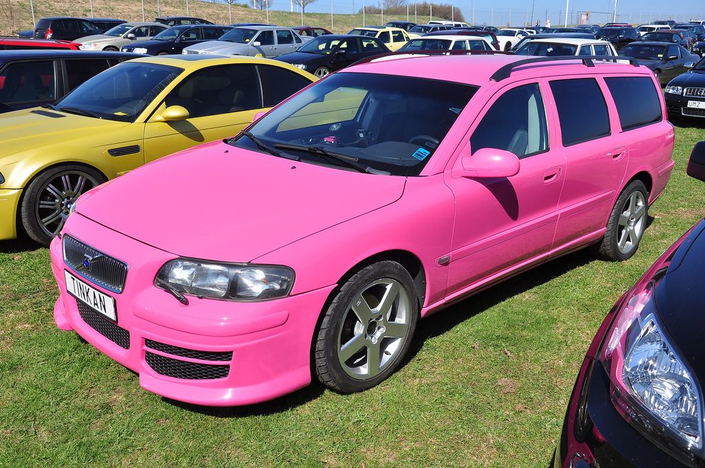 #volvo #v70 #pink