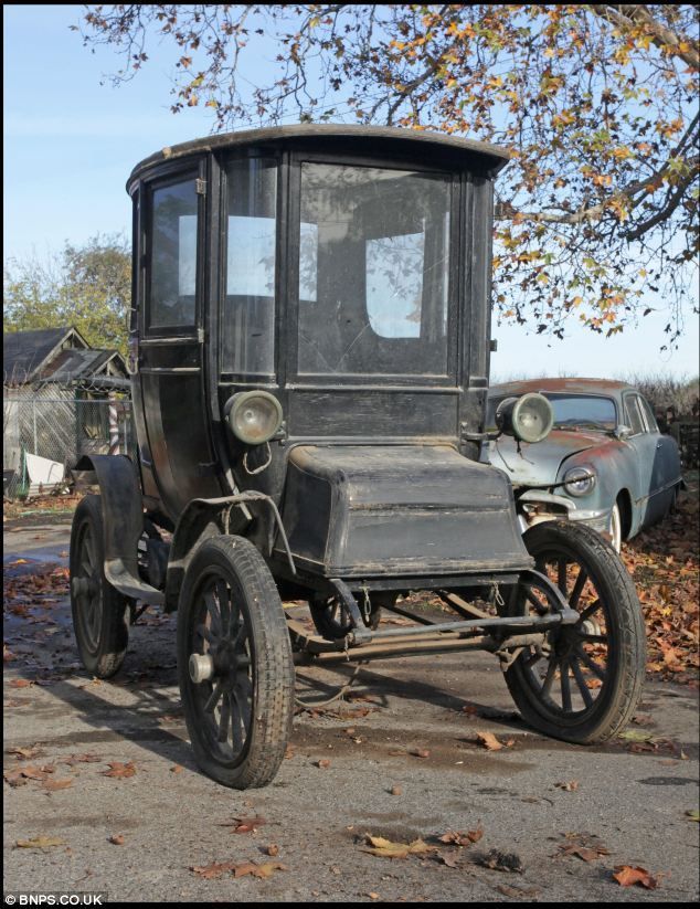 #Abandoned #gas #guzzlers #amazing #year #electric #car #ahead #time
