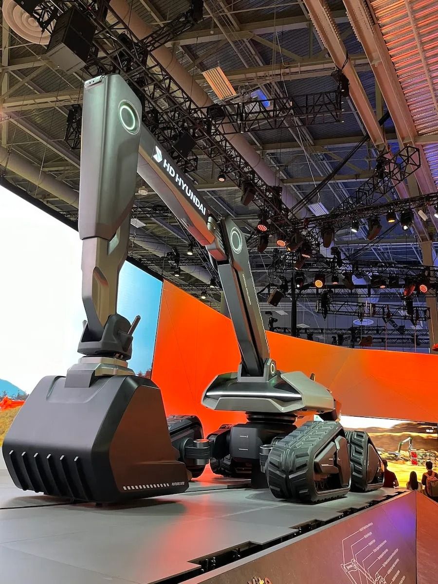 #Hyundai #brings #electric #excavators #seethru #steel #CES