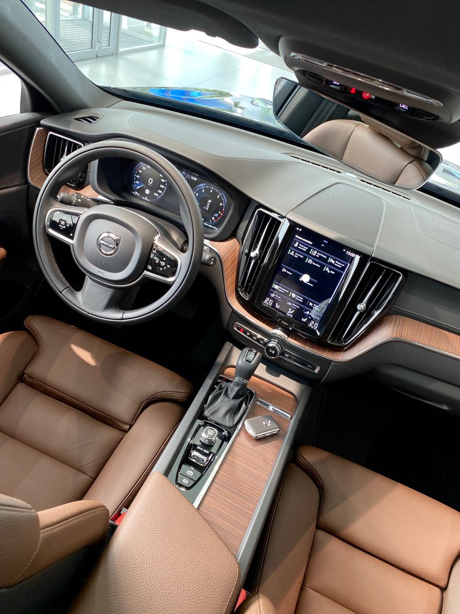 #Volvo #XC60 #коричневый #интерьер