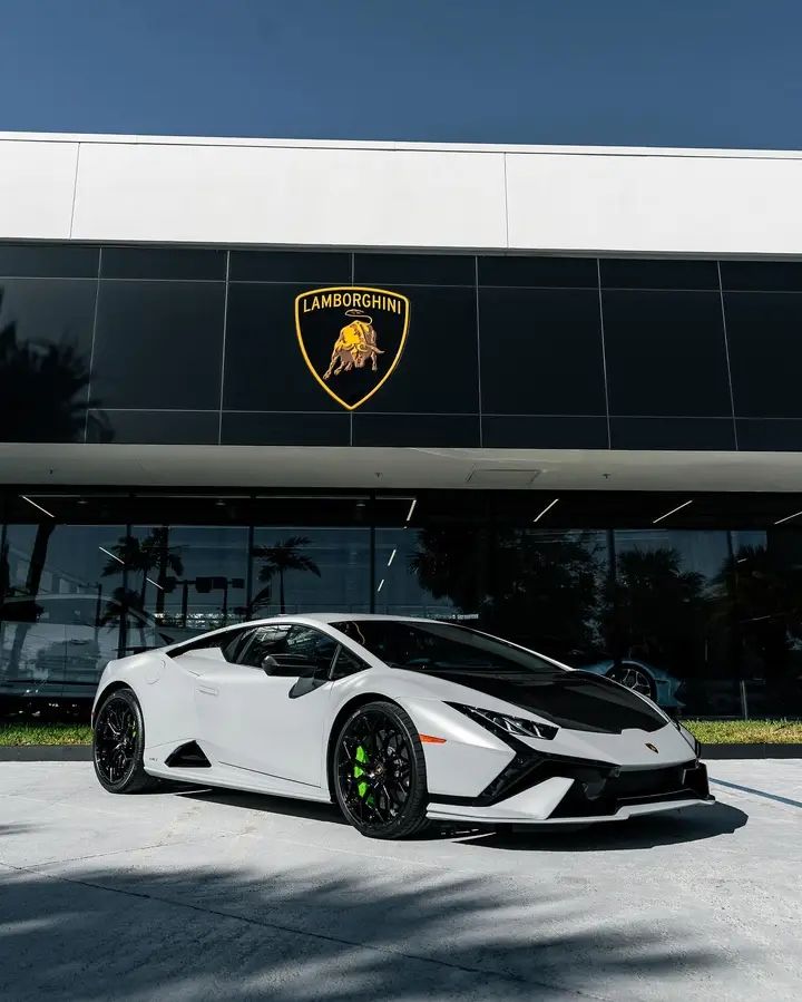 #LAMBORGHINI #HURACAN