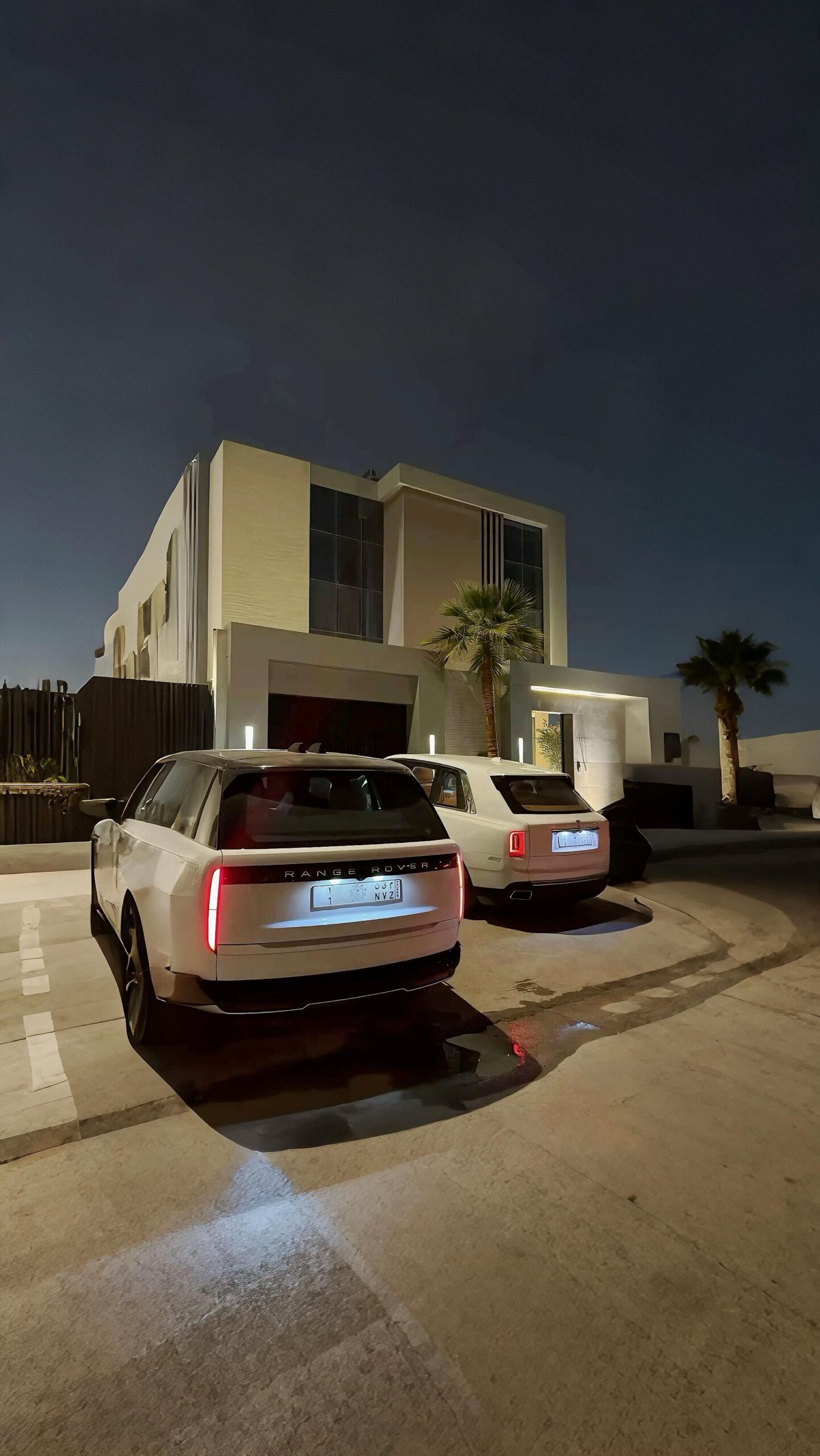 #Modern #House #Luxury #Cars