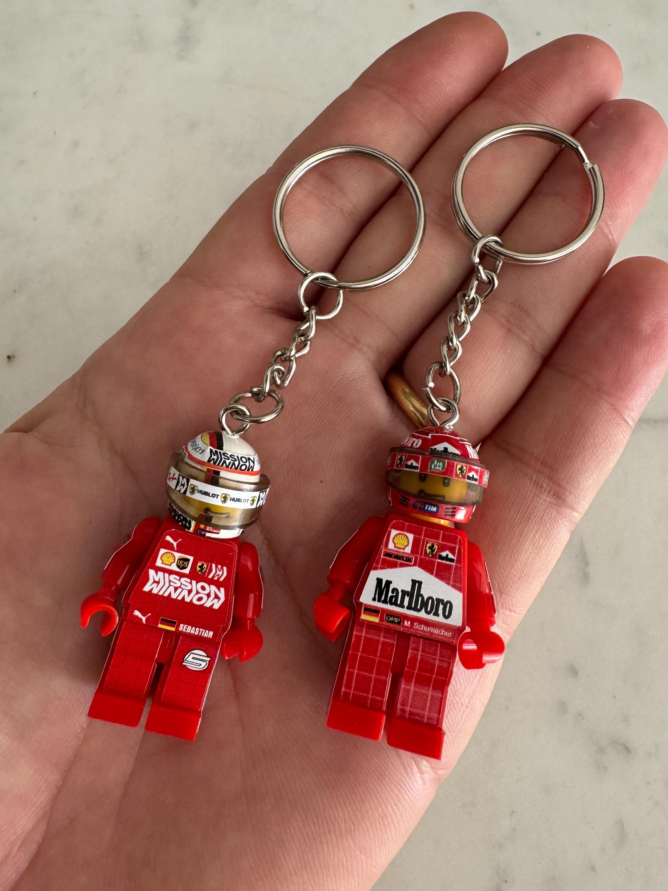 Key rings Minifigure Set 2 drivers x Michael Schumacher Sebastian Vettel Ferrari F1 racing team Formula 1