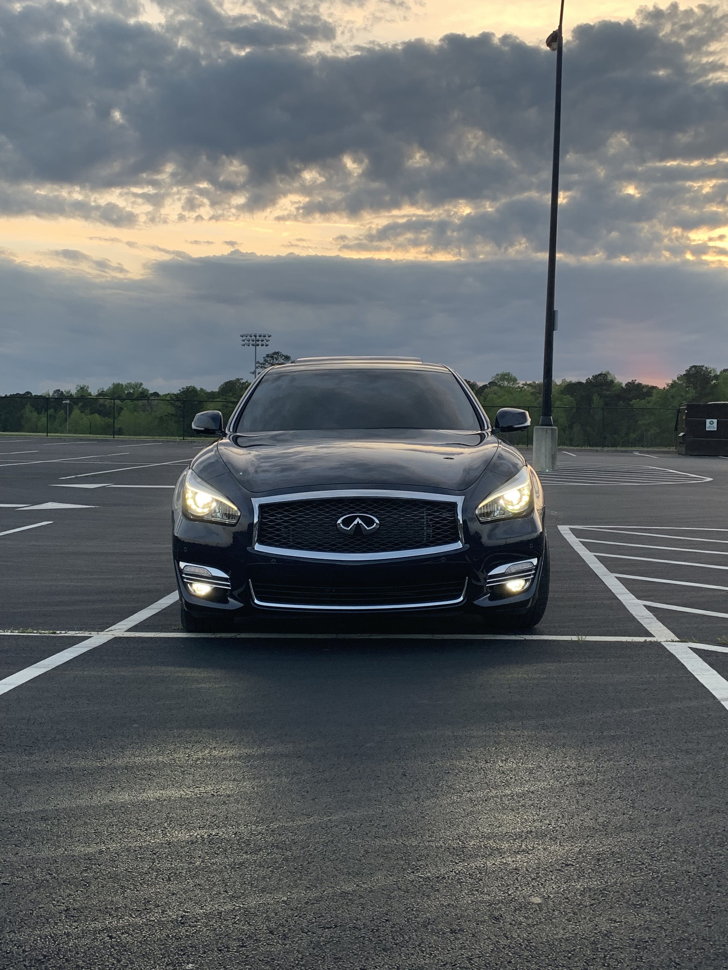 Infiniti Q70 
